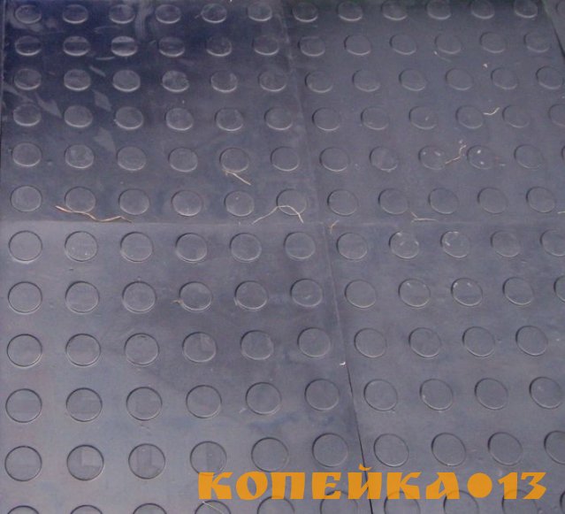Настоящая качественная литая резиновая плитка прочный пол в гараже, цехе и автосервисе